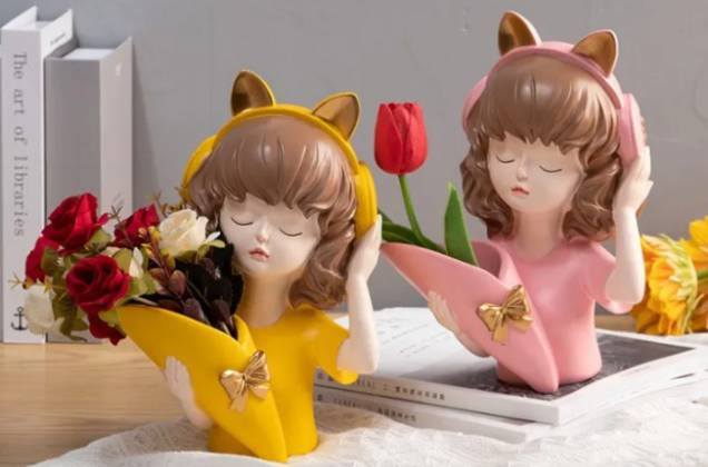 ตุ๊กตาสาวน้อยถือช่อ งานเรซิ่นนำเข้า