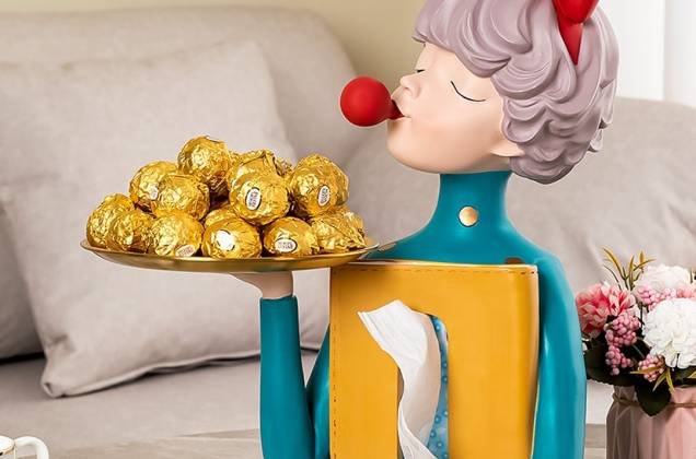 ตุ๊กตาเรซิ่นสาวน้อยถือถาด พร้อมกล่องทิชชู่